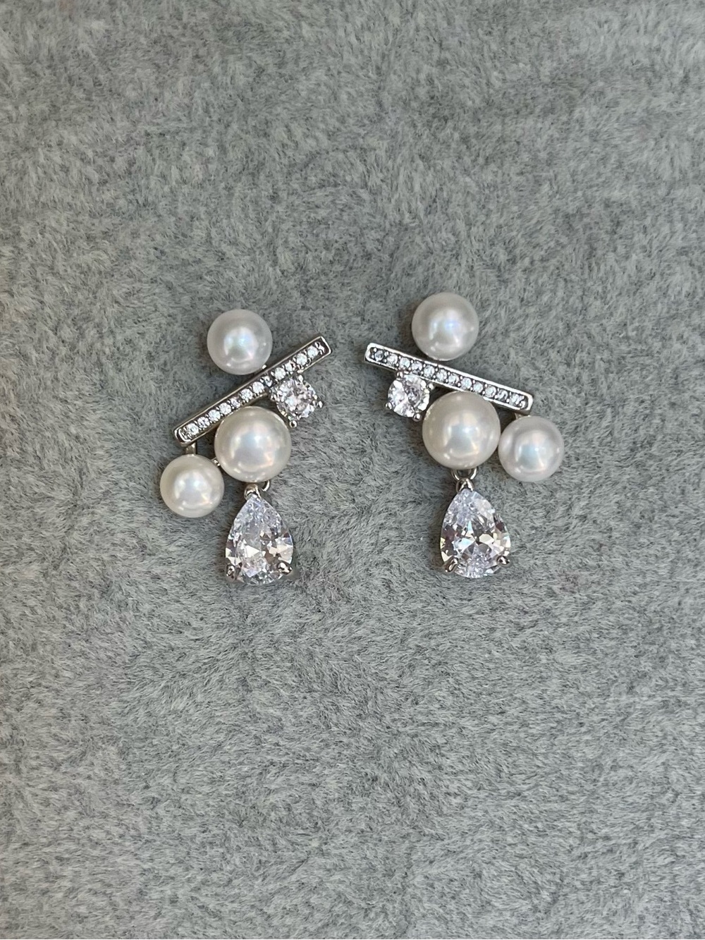 Natural Freshwater Pearl and Crystal Drop Stud Earrings - Silver 925 posts
